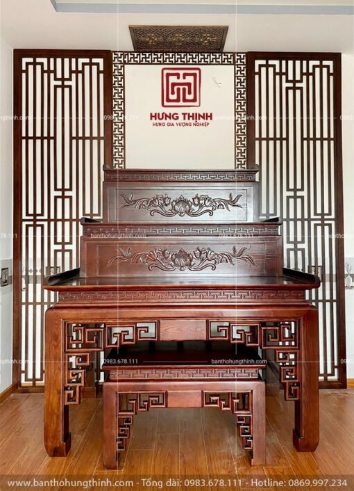 Đối với không gian thờ rộng thì mẫu bàn thờ HT-216 thiết kế 3 tầng cũng là 1 sự lựa chọn đáng được cân nhắc