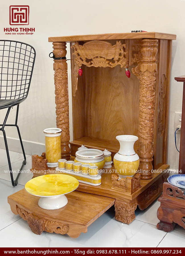 Bàn thờ Thần Tài Thổ Địa gỗ Gõ HT-1037 8 Bàn thờ Thần Tài Ông Địa màu sáng, chất liệu gỗ tự nhiên có độ bền cao, chống cong vênh, mối mọt tốt