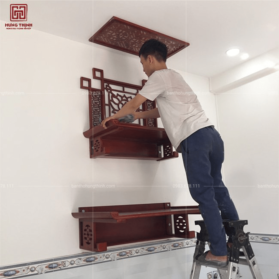 Lắp đặt hoàn thiện mẫu bàn thờ treo tường 2 tầng gỗ Hương cho gia đình A Tuấn, Q7