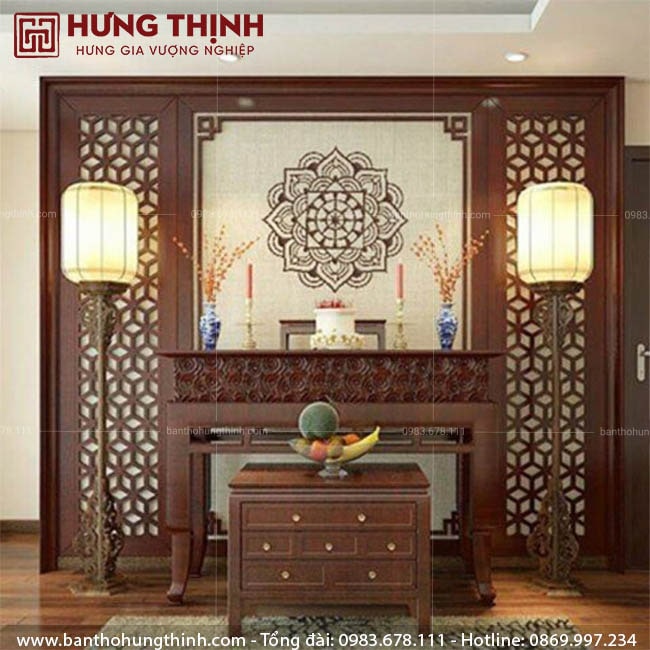 Bàn thờ đẹp HT-1007 kết hợp vách cnc trang trí được Hưng Thịnh lên thiết kế, thi công cho khách hàng tại Hà Nội.