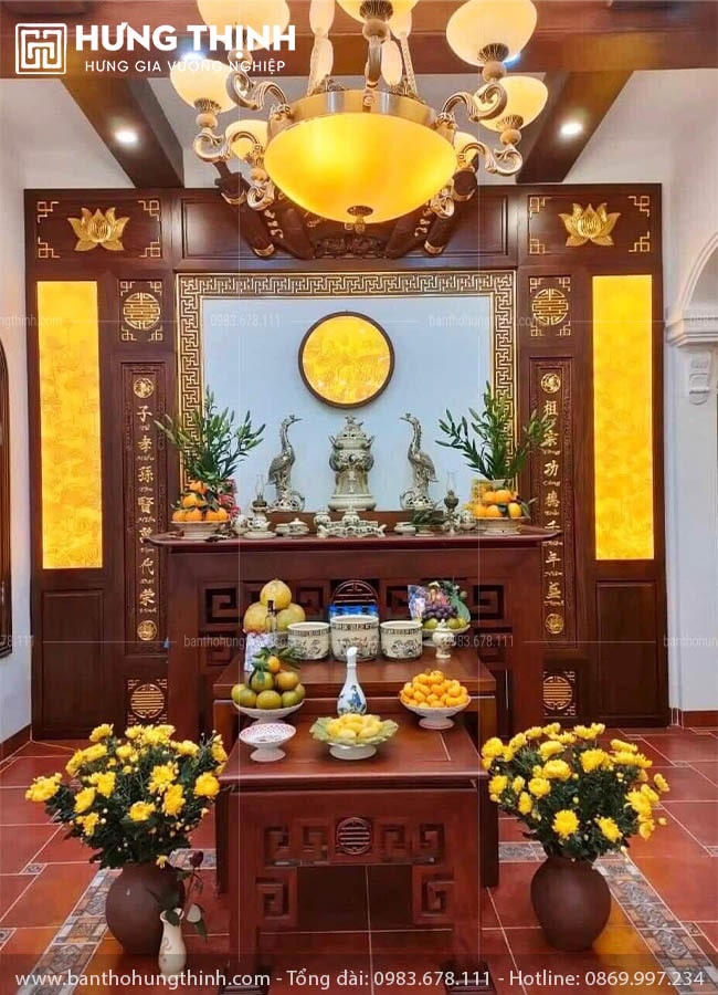 Cắm hoa bàn thờ Phật