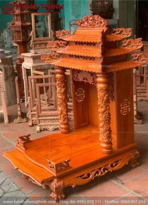 Mẫu bàn thờ thần tài mái chùa gỗ hương chạm khắc tinh xảo, tỉ mỉ.
