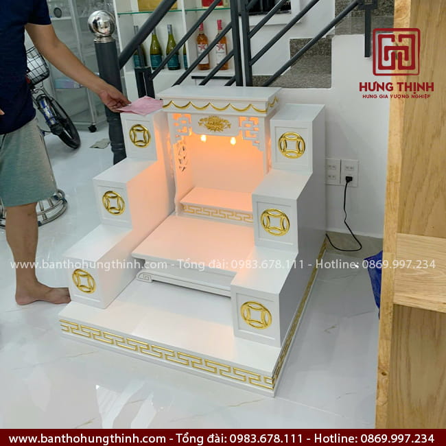 Bàn thờ Thần Tài Ông Địa và đồ thờ đẹp mẫu HT-1031 9 Bàn thờ Thần Tài Ông Địa màu trắng hoa văn thiếp vàng HT-1031