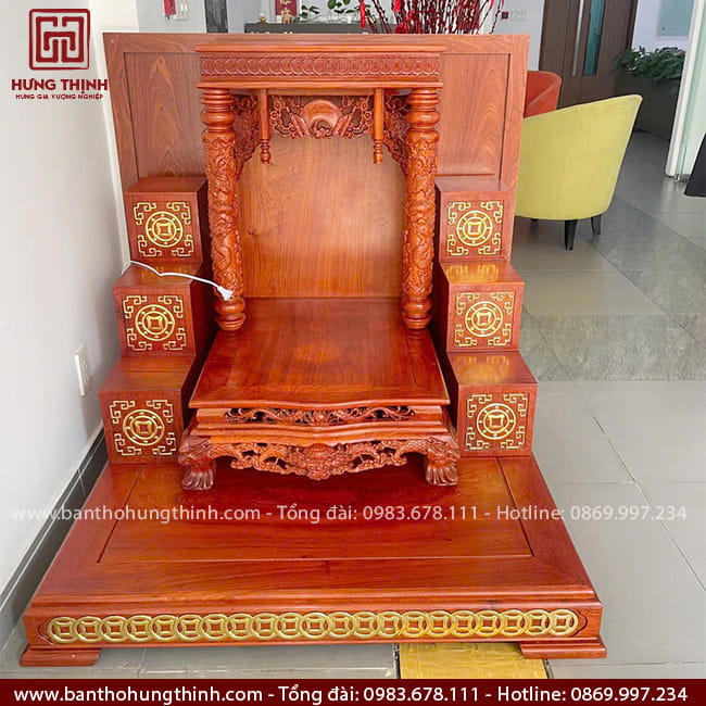 Bộ bàn thờ Thần Tài kết hợp tam cấp, bục đế gỗ Hương HT-1018 9 HT-1018 mẫu bàn thờ Thần Tài được làm từ 100% gỗ hương tự nhiên chọn lọc, sơn son thiếp vàng