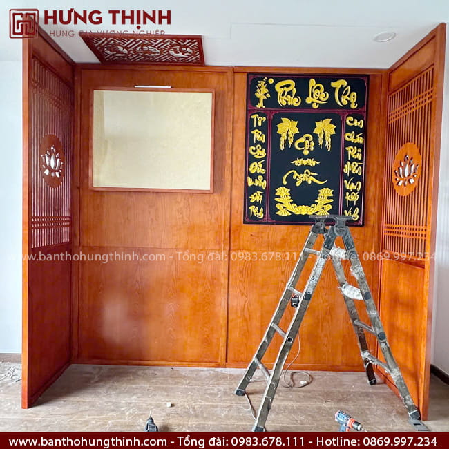 Phòng thờ Phật và Gia Tiên đẹp gỗ Hương HT-3207 10 Mẫu vách ốp trang trí phòng thờ đẹp chất liệu gỗ mdf chống ẩm khắc hoa văn cnc tinh tế hiện đại